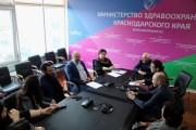 Министр здравоохранения Евгений Филиппов встретился с представителями благотворительного фонда «Быть добру» Министр здравоохранения Евгений Филиппов встретился с представителями благотворительного фонда «Быть добру»