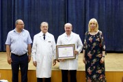 Вице-губернатор Анна Минькова посетила краевой госпиталь для ветеранов войн и вручила награды медицинским работникам Вице-губернатор Анна Минькова посетила краевой госпиталь для ветеранов войн и вручила награды медицинским работникам