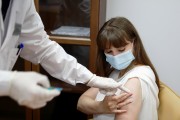 В Краснодарский край поступило 15 тысяч доз вакцины «Спутник Лайт» В Краснодарский край поступило 15 тысяч доз вакцины «Спутник Лайт»