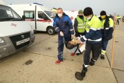На территории Краснодарского международного аэропорта сотрудники аварийно-спасательных служб провели учения по ликвидации возгорания самолета, эвакуации и спасения пассажиров На территории Краснодарского международного аэропорта сотрудники аварийно-спасательных служб провели учения по ликвидации возгорания самолета, эвакуации и спасения пассажиров
