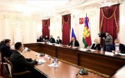 Вениамин Кондратьев встретился с производителями медицинского кислорода