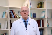 Ревакцинация от COVID-19. Зачем и когда ее делать. Интервью с доктором медицинских наук Александром Марченко 